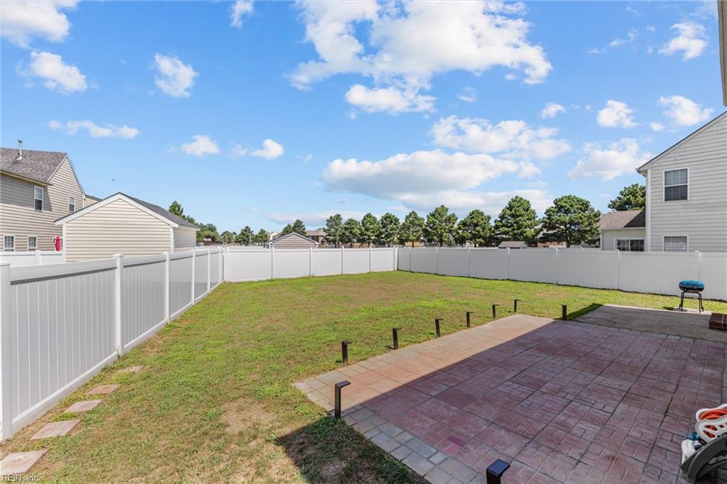 6004 Torrey Pines LN