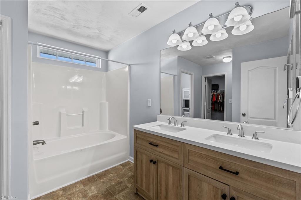 6004 Torrey Pines LN