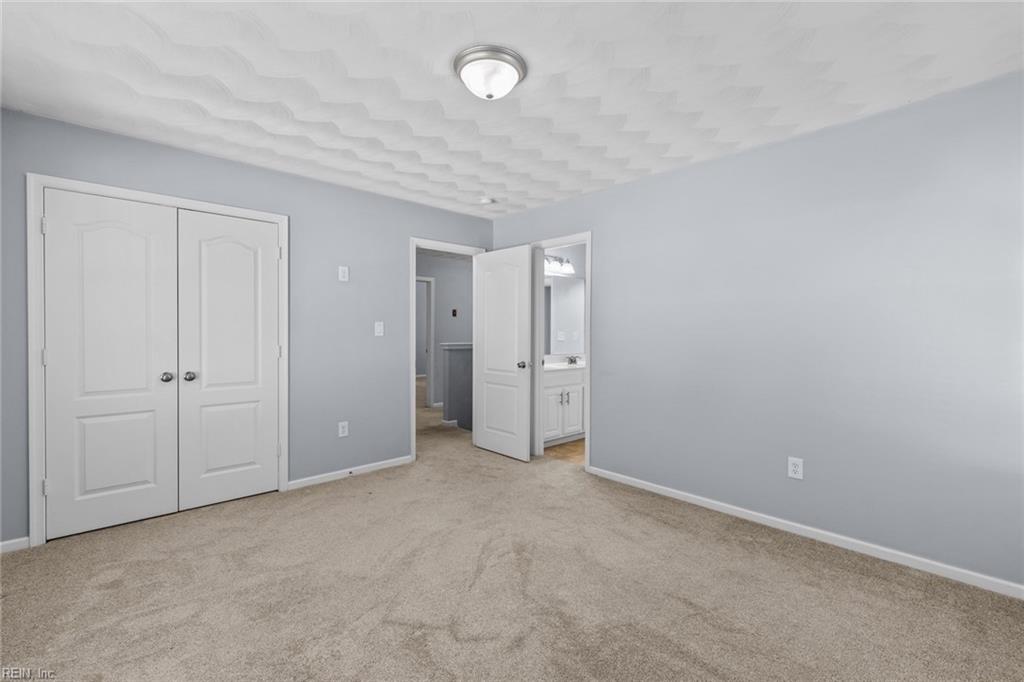 6004 Torrey Pines LN