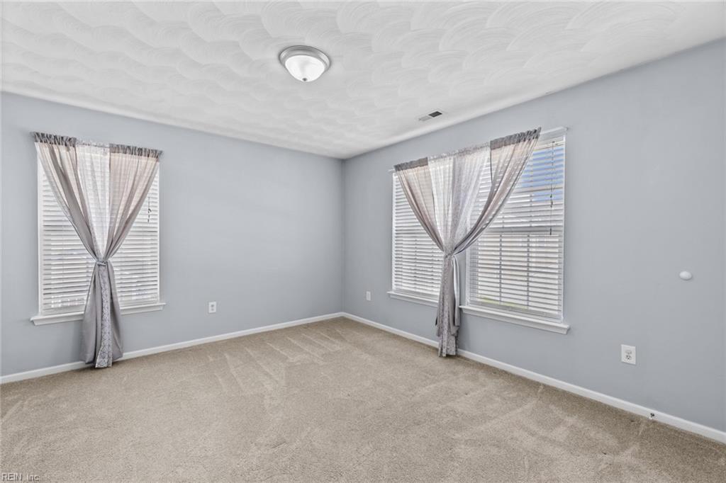 6004 Torrey Pines LN