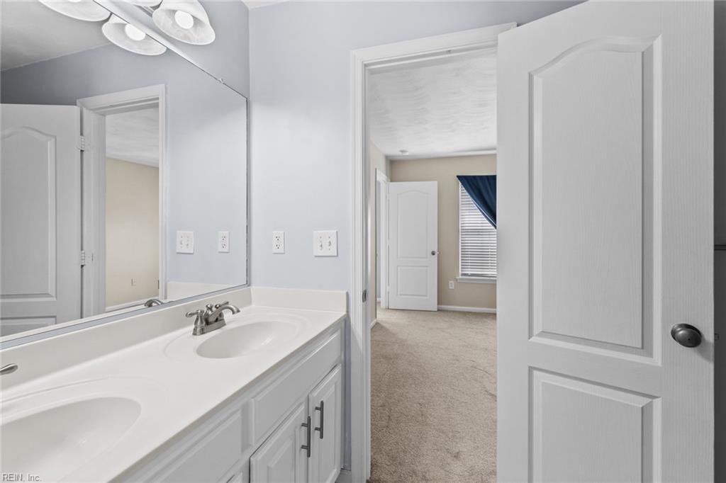 6004 Torrey Pines LN