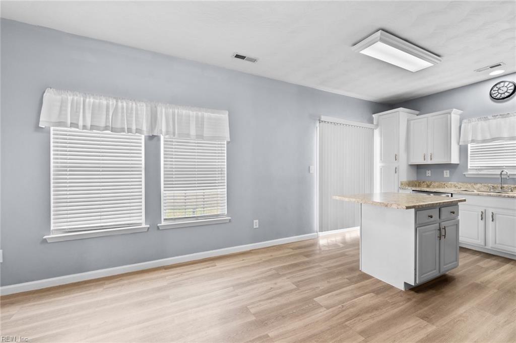 6004 Torrey Pines LN