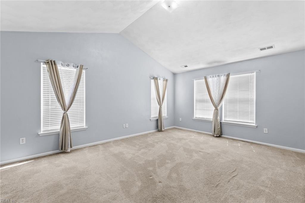 6004 Torrey Pines LN