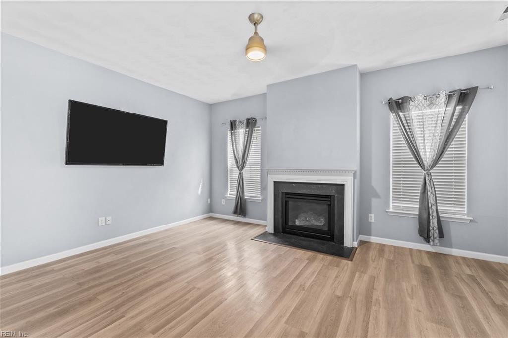 6004 Torrey Pines LN