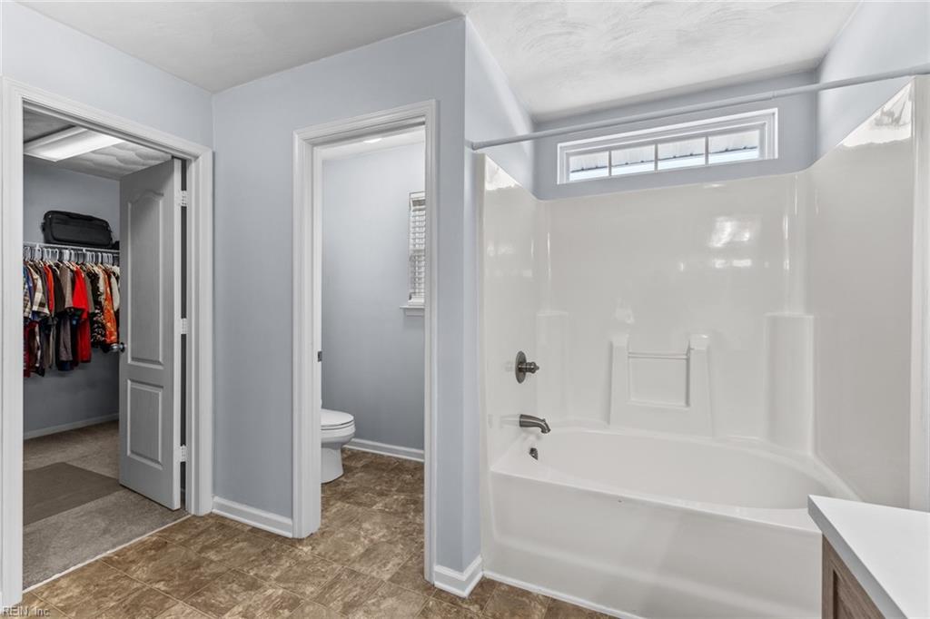 6004 Torrey Pines LN