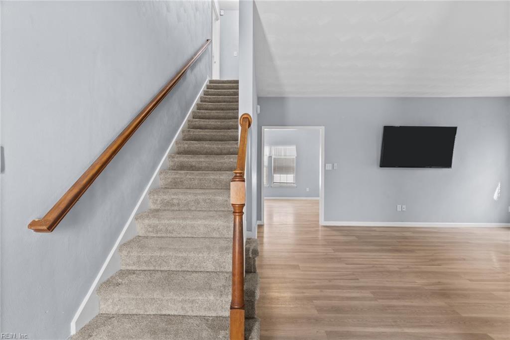 6004 Torrey Pines LN