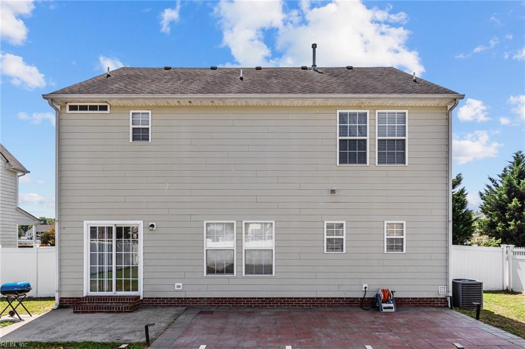 6004 Torrey Pines LN