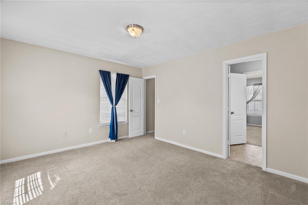 6004 Torrey Pines LN