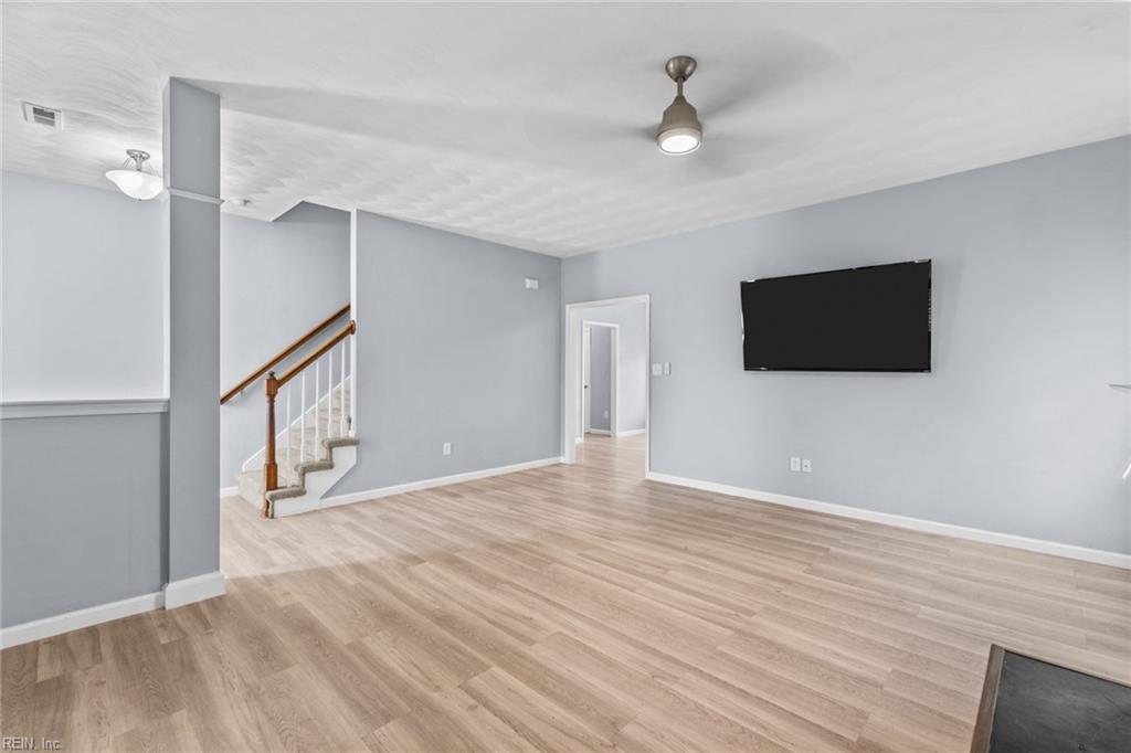 6004 Torrey Pines LN