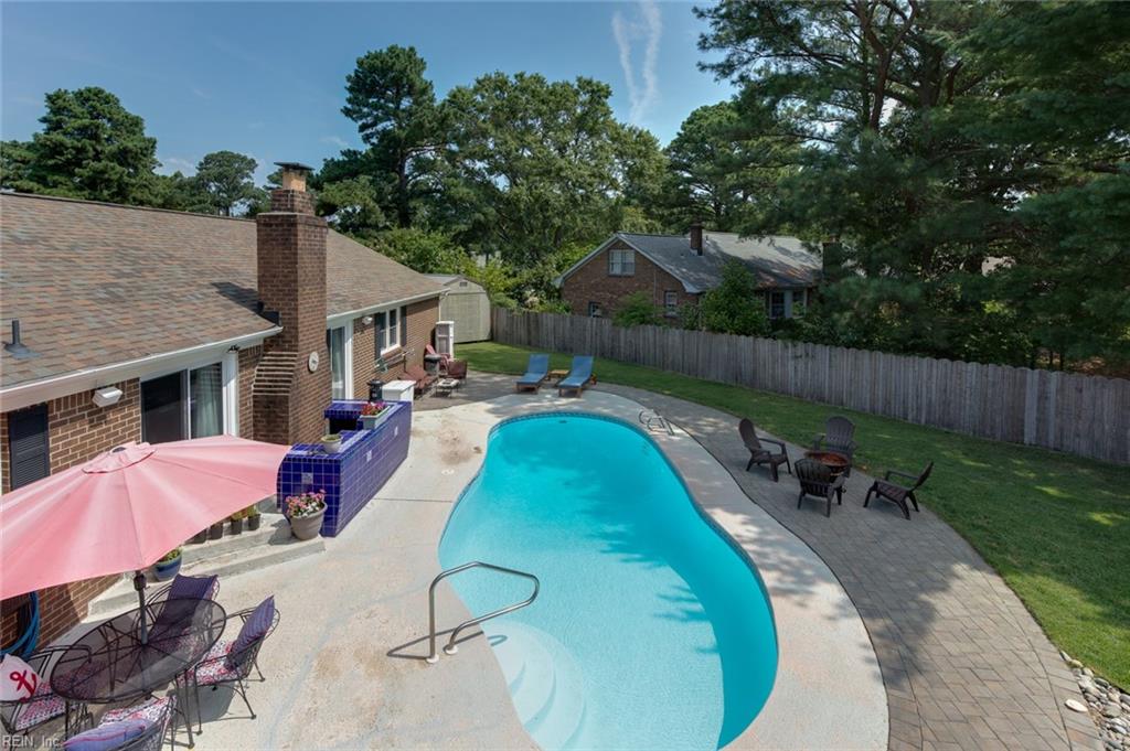 2216 W Admiral DR