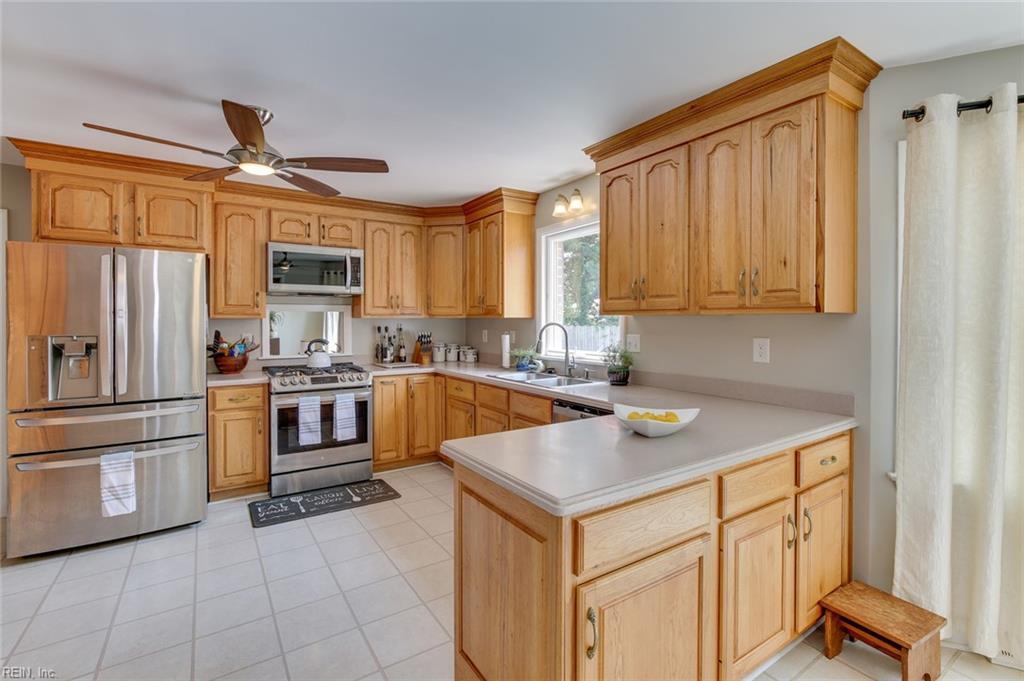 2216 W Admiral DR