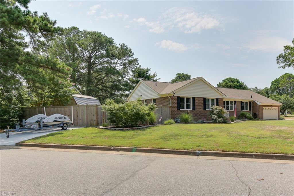 2216 W Admiral DR