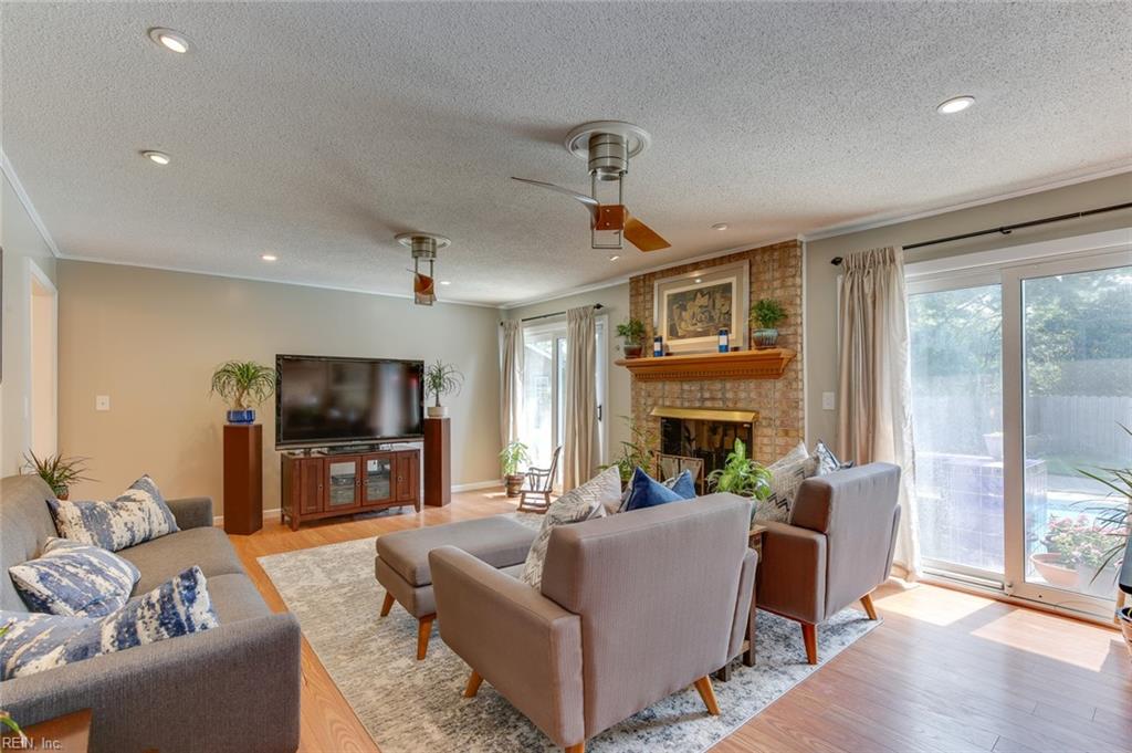 2216 W Admiral DR
