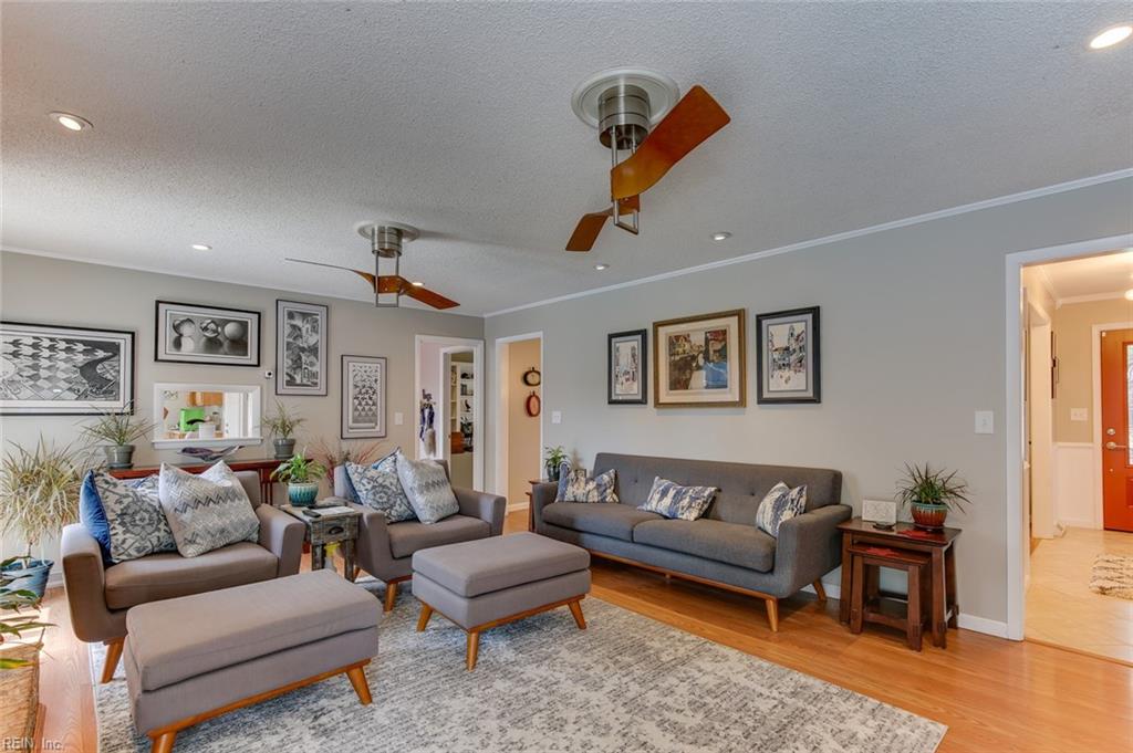 2216 W Admiral DR