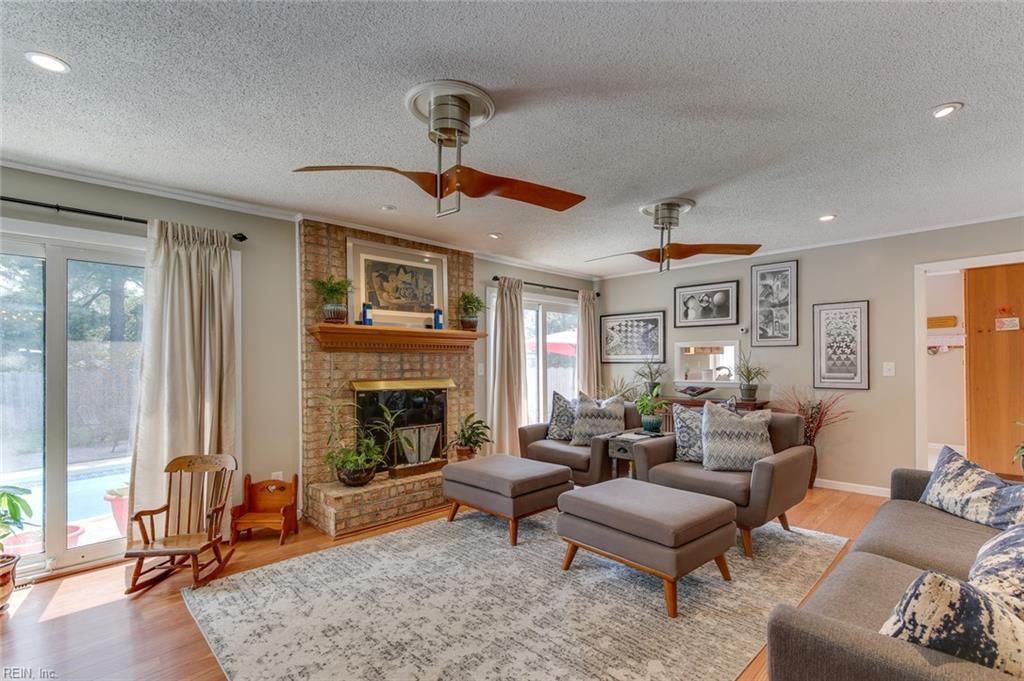 2216 W Admiral DR