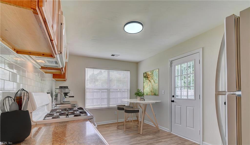 585 Prospect LN
