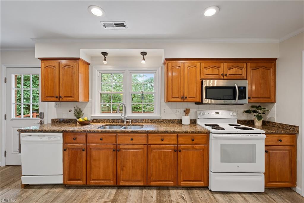 1032 Pickwick RD