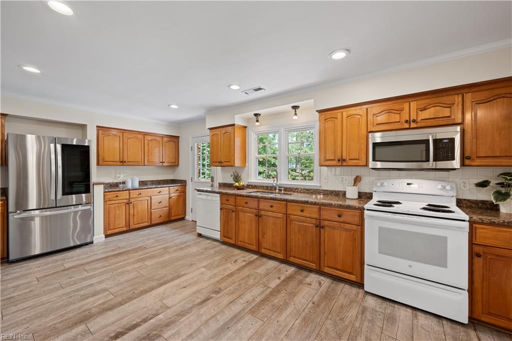 1032 Pickwick RD