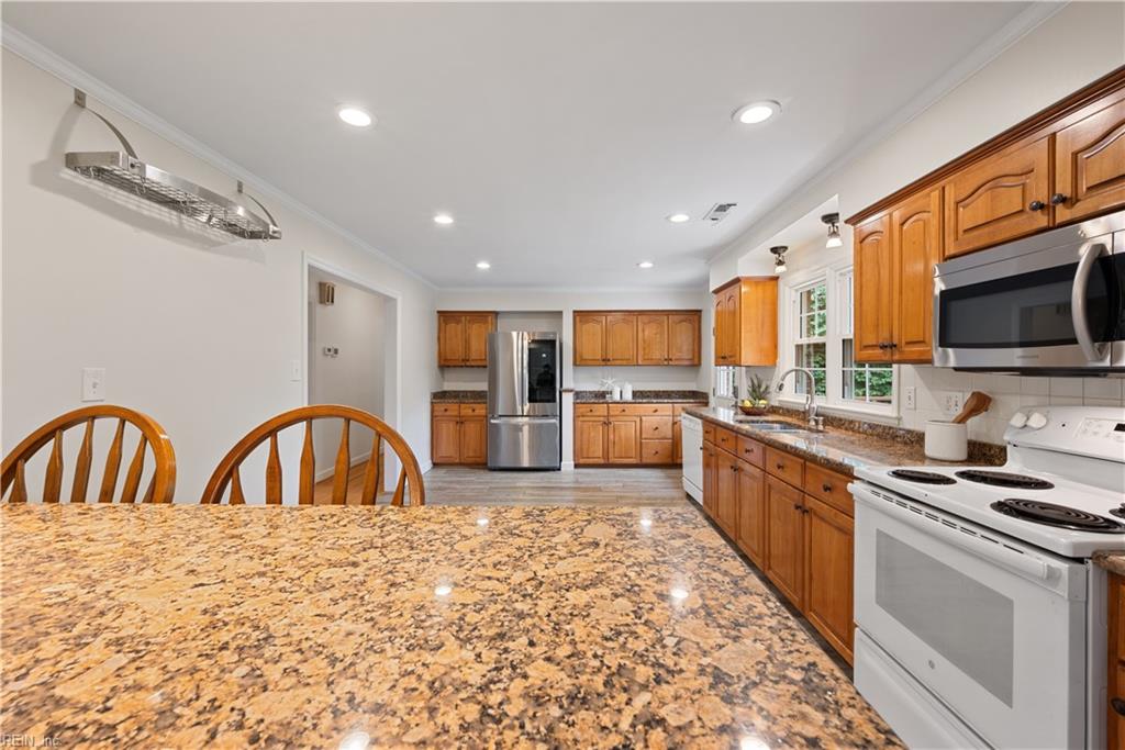 1032 Pickwick RD