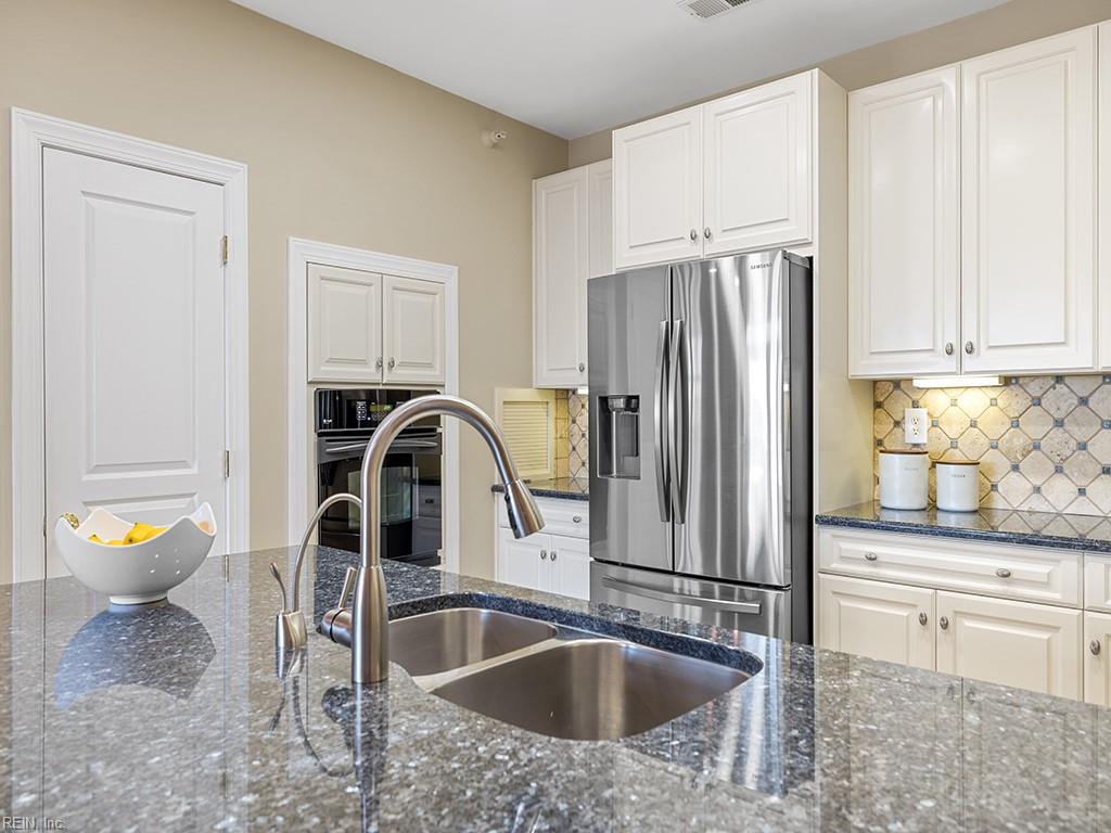 305 Brooke AVE 407