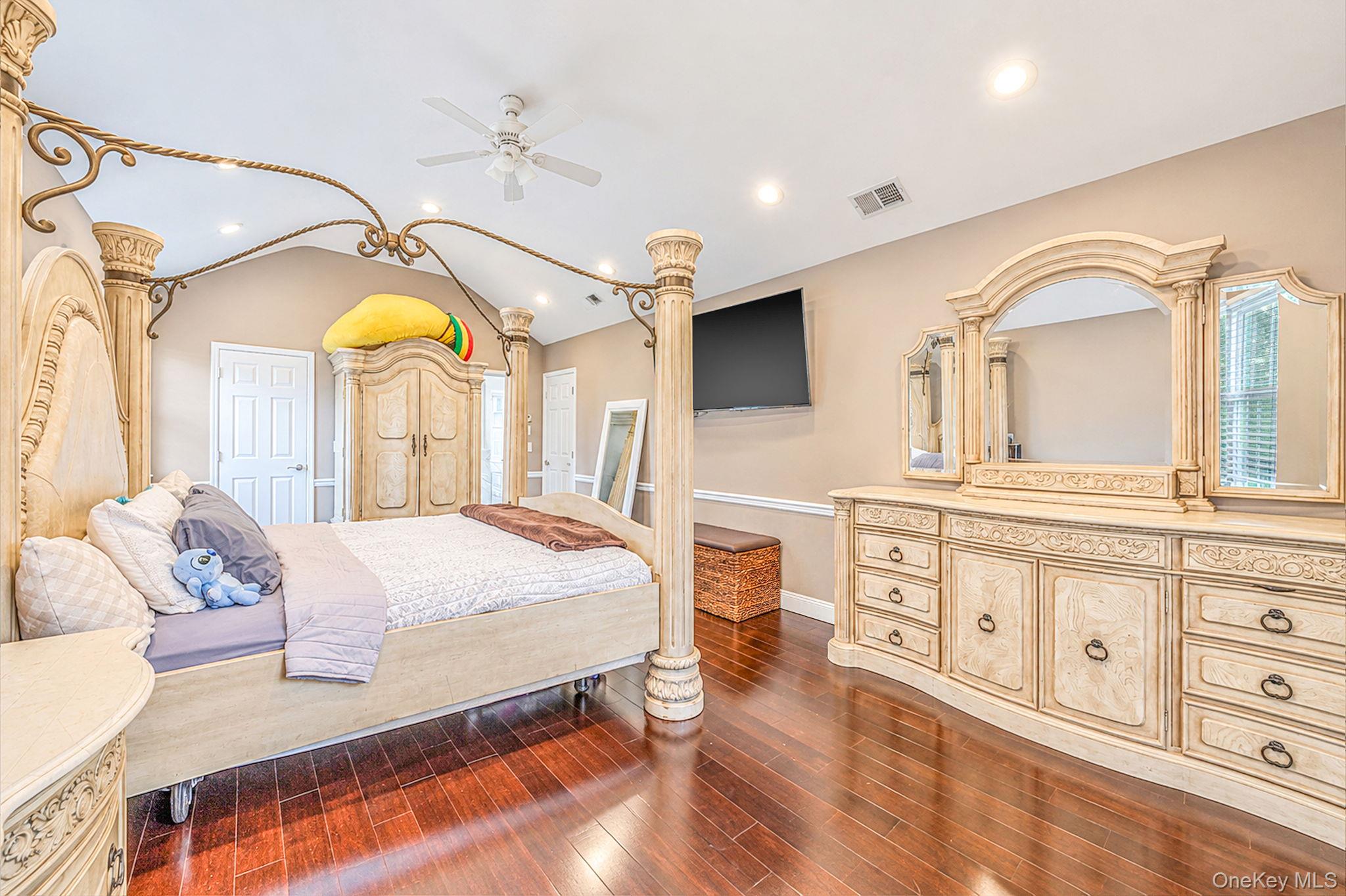 4 Crystal Brook Court