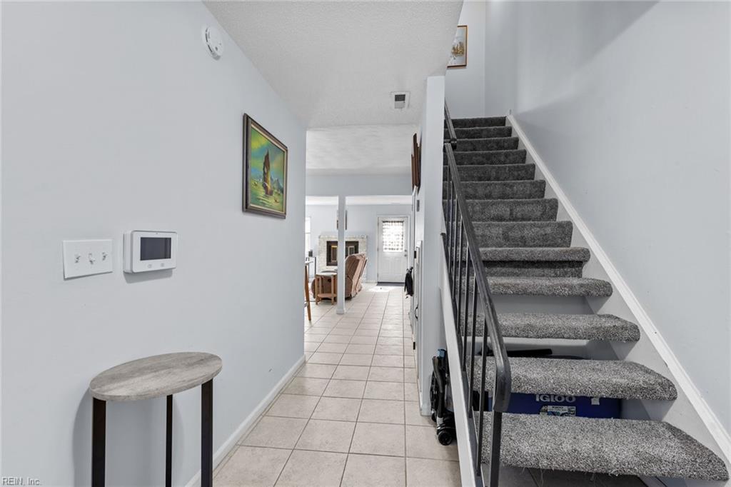 894 Riverbend RD