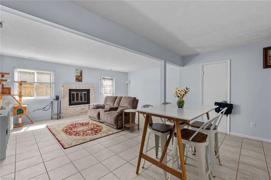 894 Riverbend RD