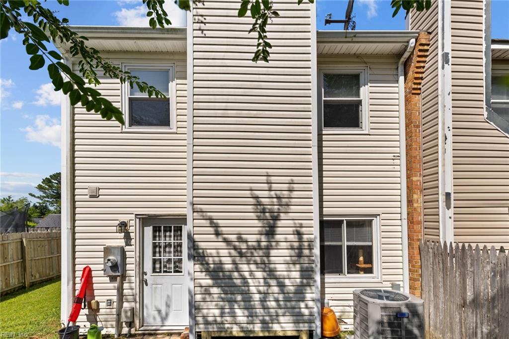 894 Riverbend RD