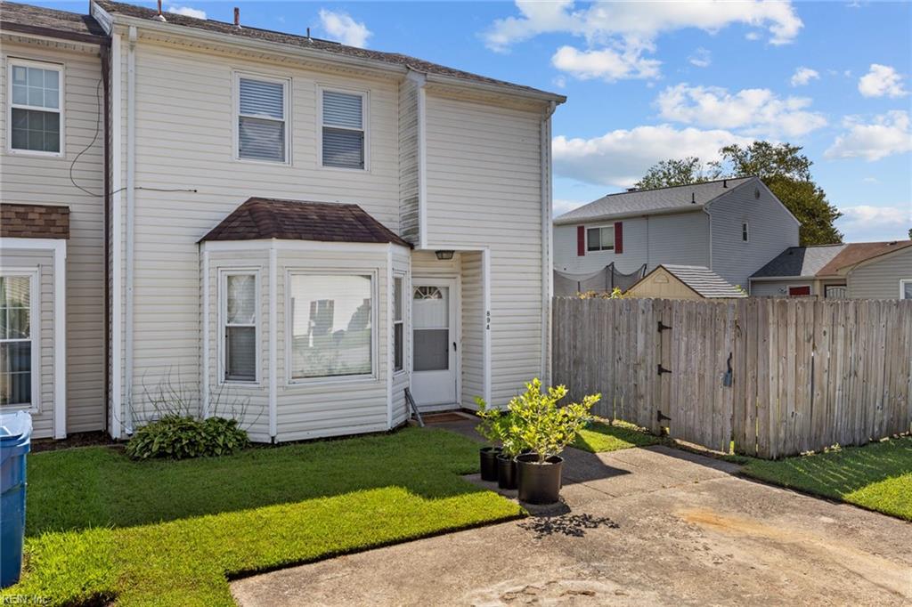 894 Riverbend RD