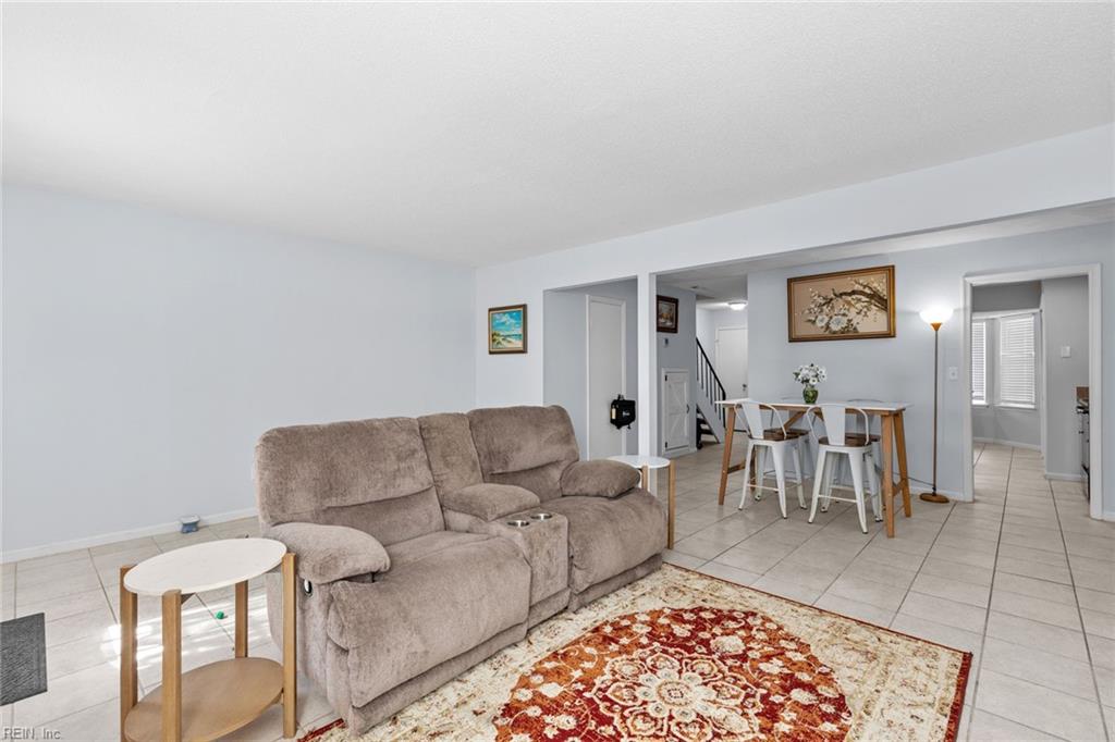 894 Riverbend RD