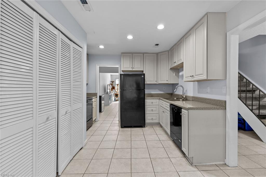 894 Riverbend RD