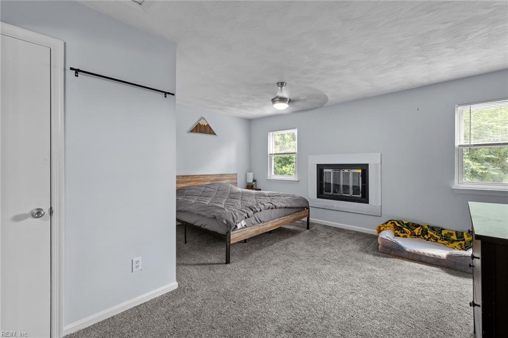 894 Riverbend RD