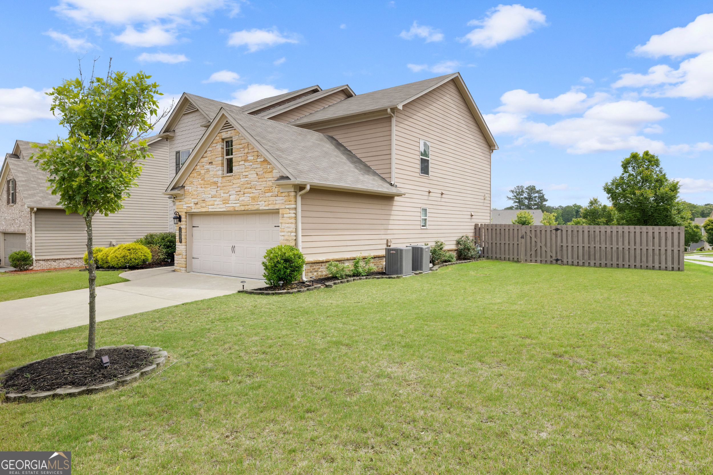 1998 Lakeview Bend Way