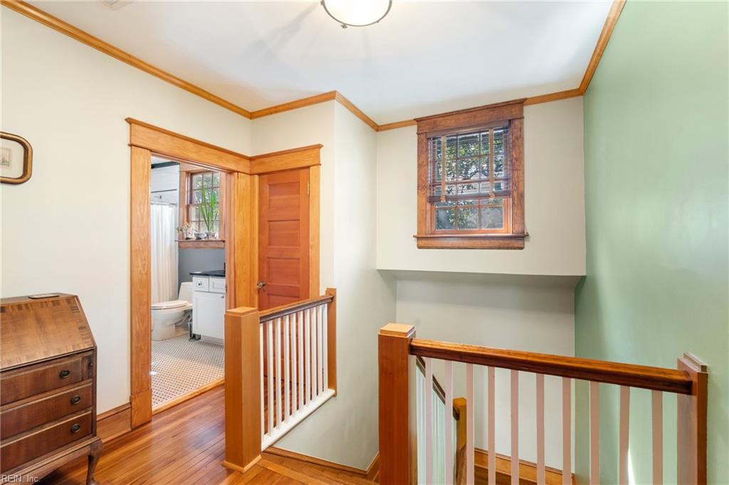 1049 Hanover AVE