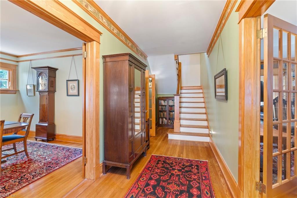 1049 Hanover AVE