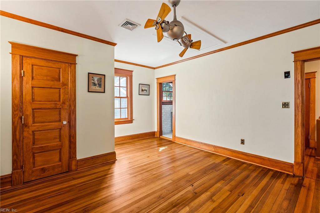1049 Hanover AVE