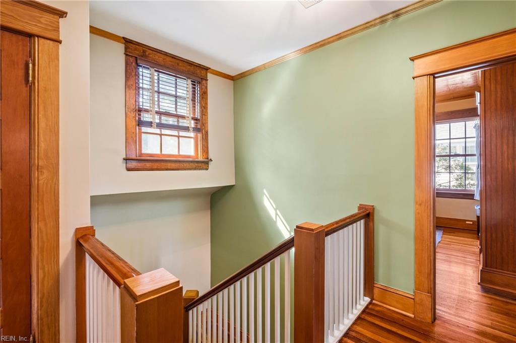 1049 Hanover AVE
