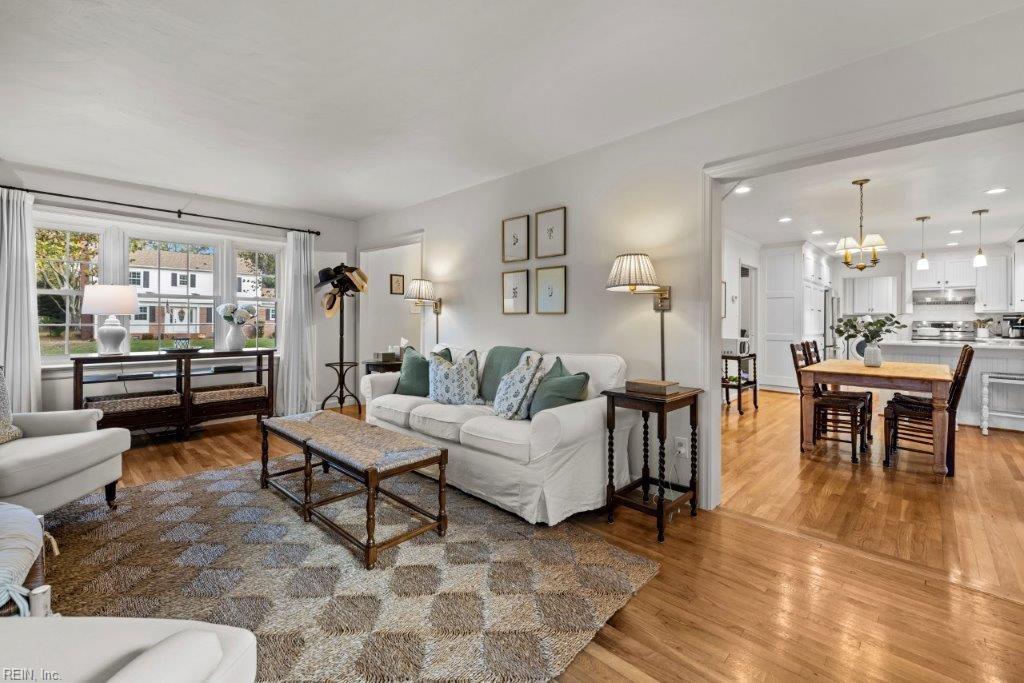 745 Queen Elizabeth DR