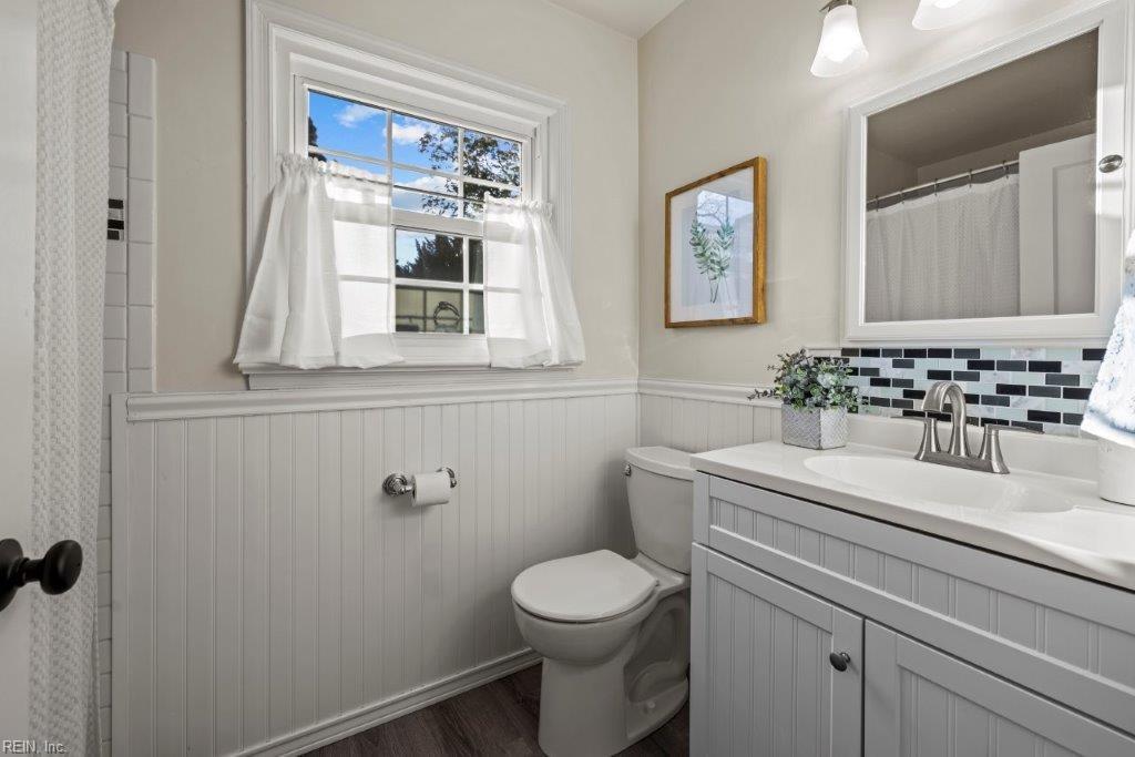 745 Queen Elizabeth DR