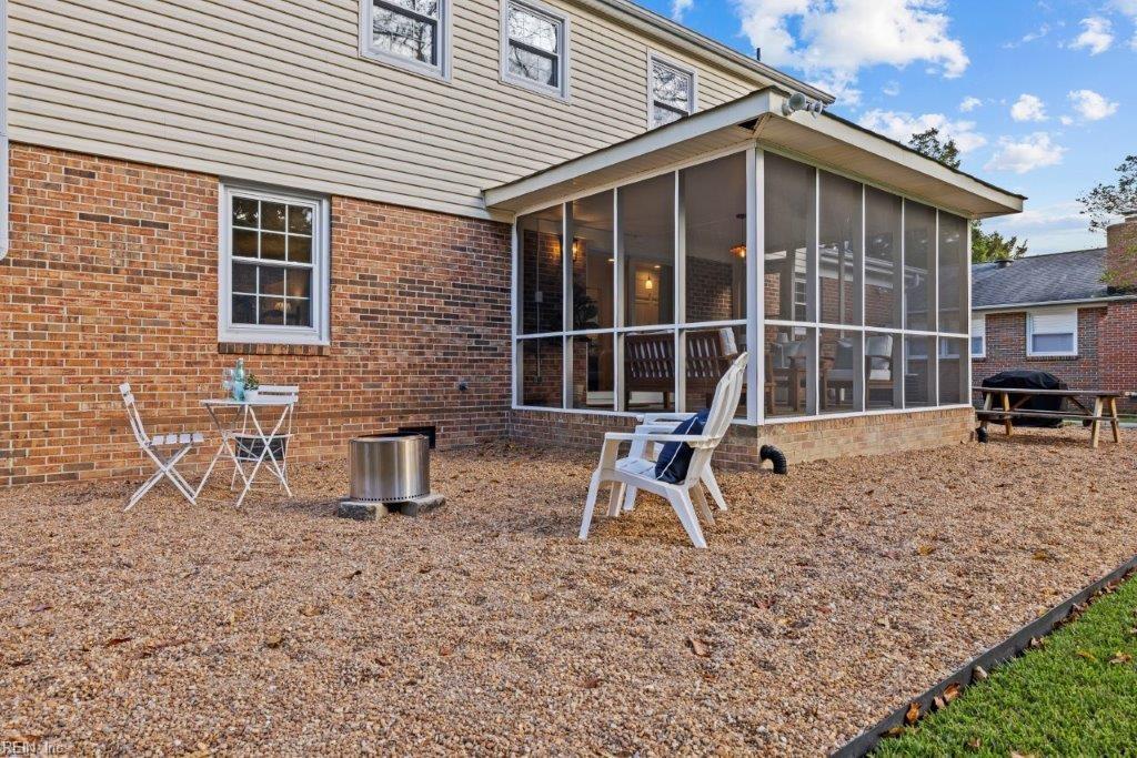 745 Queen Elizabeth DR