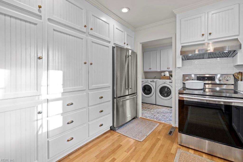 745 Queen Elizabeth DR