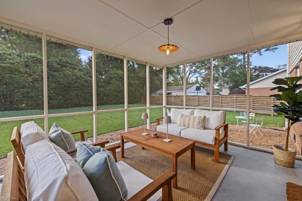 745 Queen Elizabeth DR