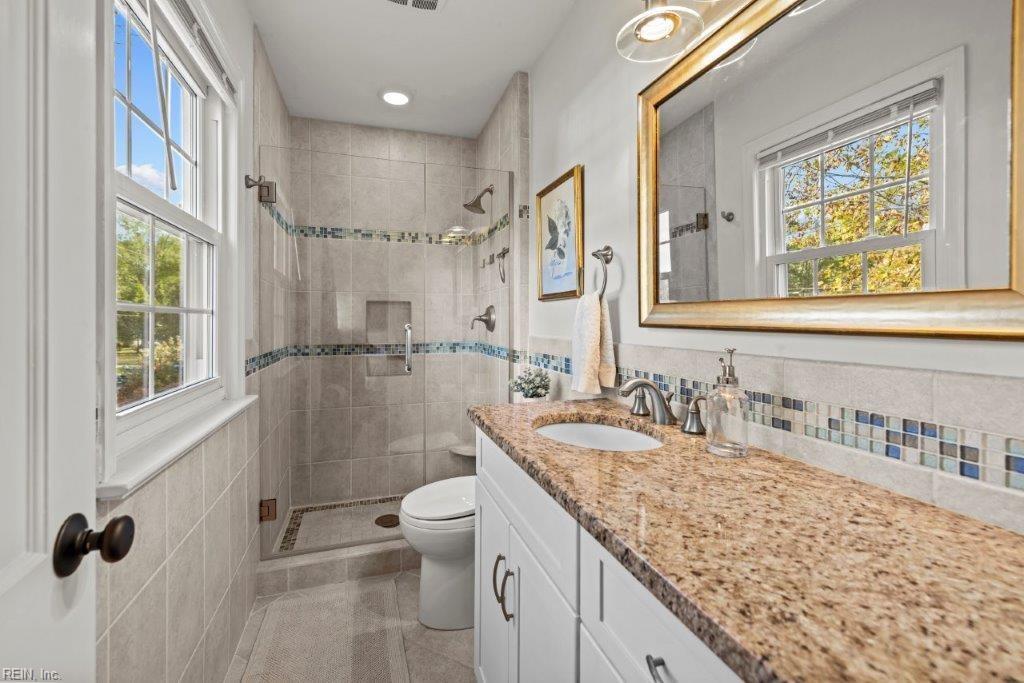 745 Queen Elizabeth DR