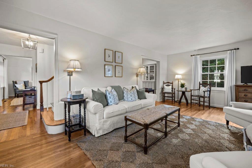 745 Queen Elizabeth DR