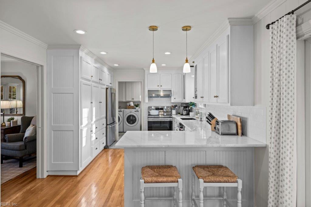 745 Queen Elizabeth DR