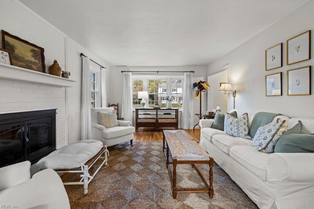 745 Queen Elizabeth DR