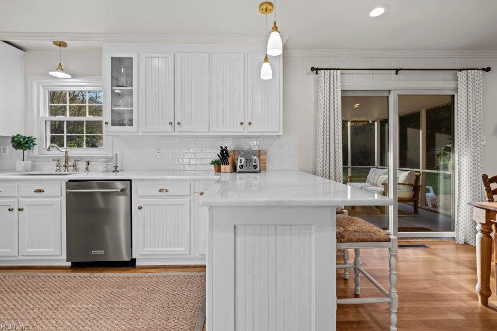 745 Queen Elizabeth DR