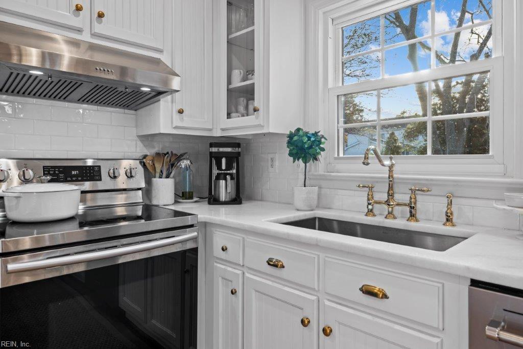 745 Queen Elizabeth DR