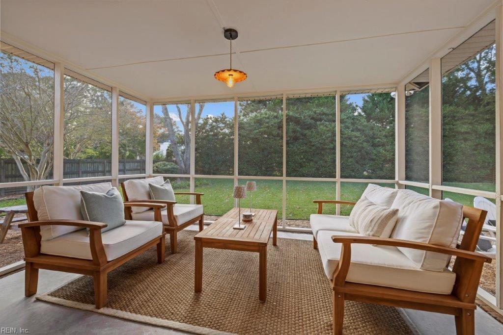 745 Queen Elizabeth DR