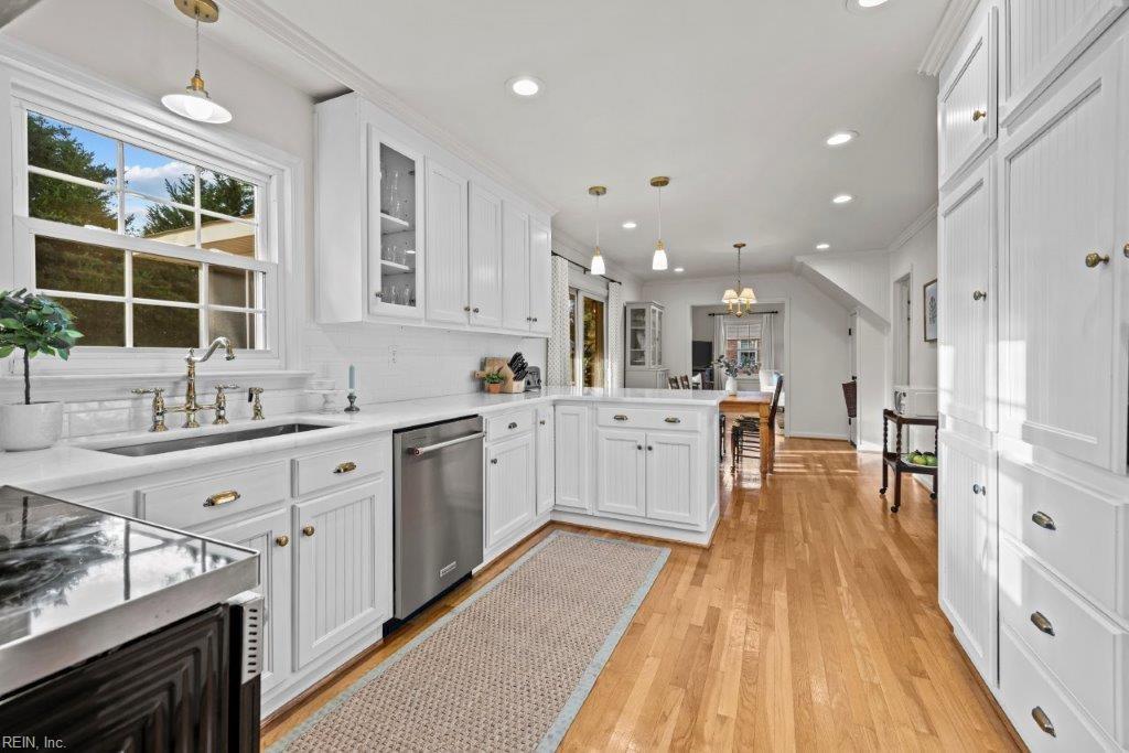 745 Queen Elizabeth DR